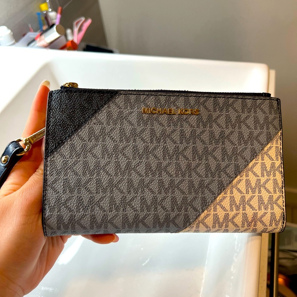 MK purse in perfect condition